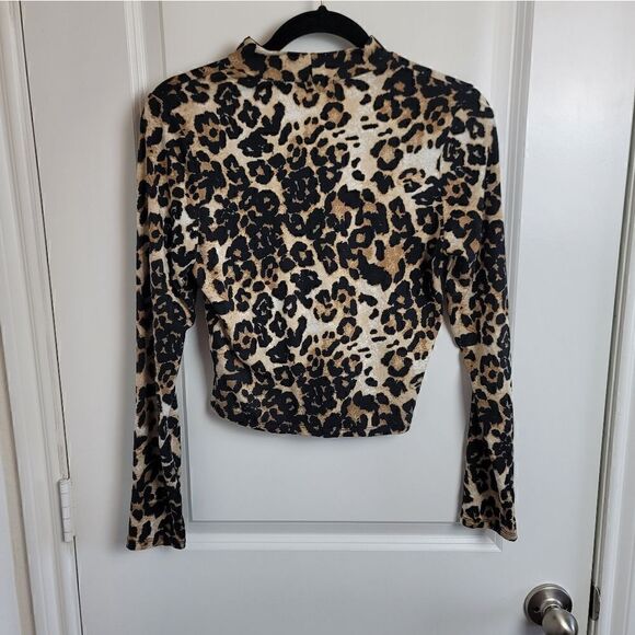 GAZE Cropped Leopard Print Top - Picture 5 of 7